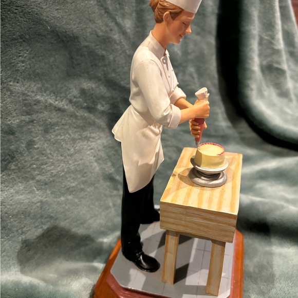 VANMARK "CAREERS" PASTRY CHEF FIGURINE LIMITED EDITION #1/036-Repair - Picture 5 of 16
